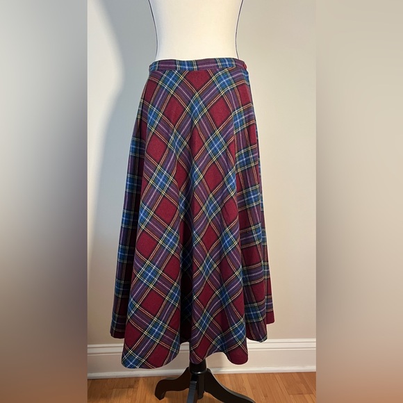 Vintage wool plaid skirt. Size medium. Excellent condition. Circle skirt. Soft - Picture 2 of 7